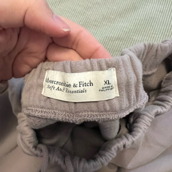 SOLD | Abercrombie & Fitch Sweatsuit Set | XL - Picture 4 of 5